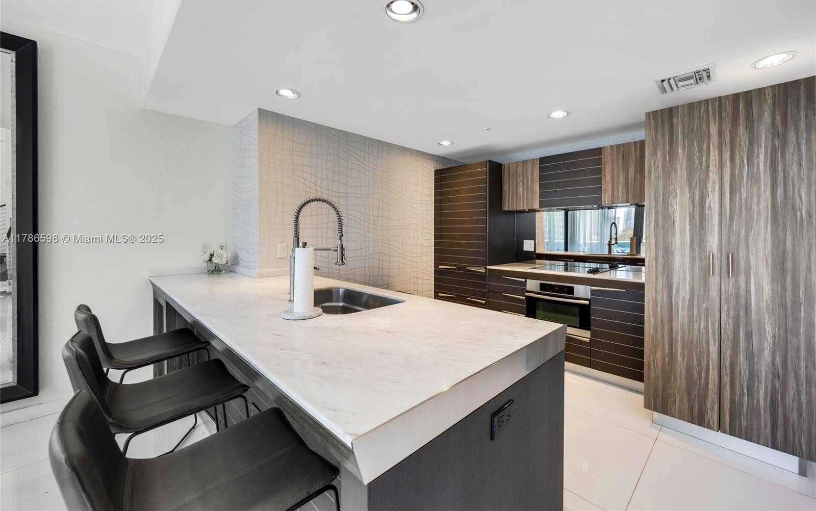 Small Image of 200 BISCAYNE BLVD WAY #503, Miami Number 8