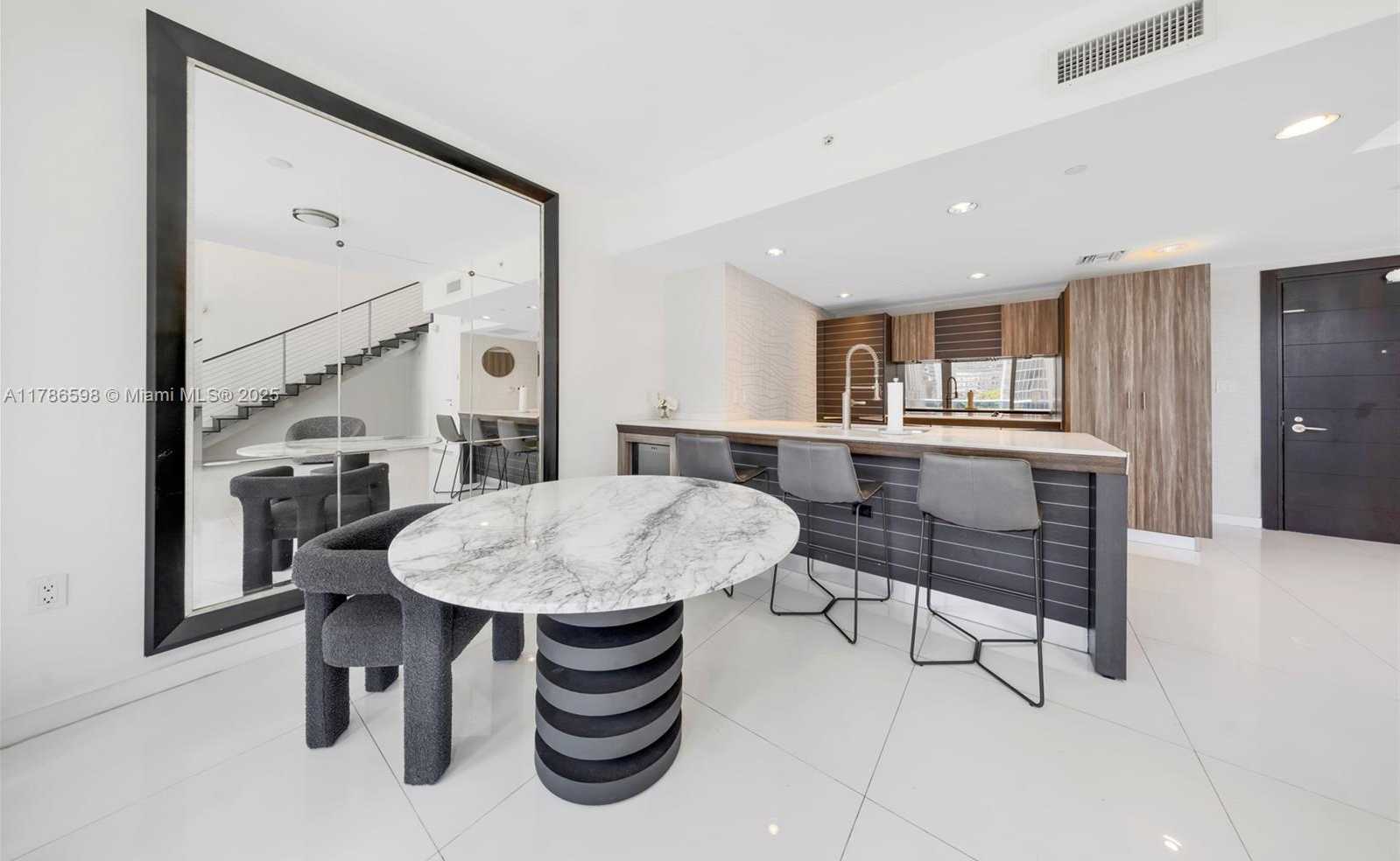 Small Image of 200 BISCAYNE BLVD WAY #503, Miami Number 9