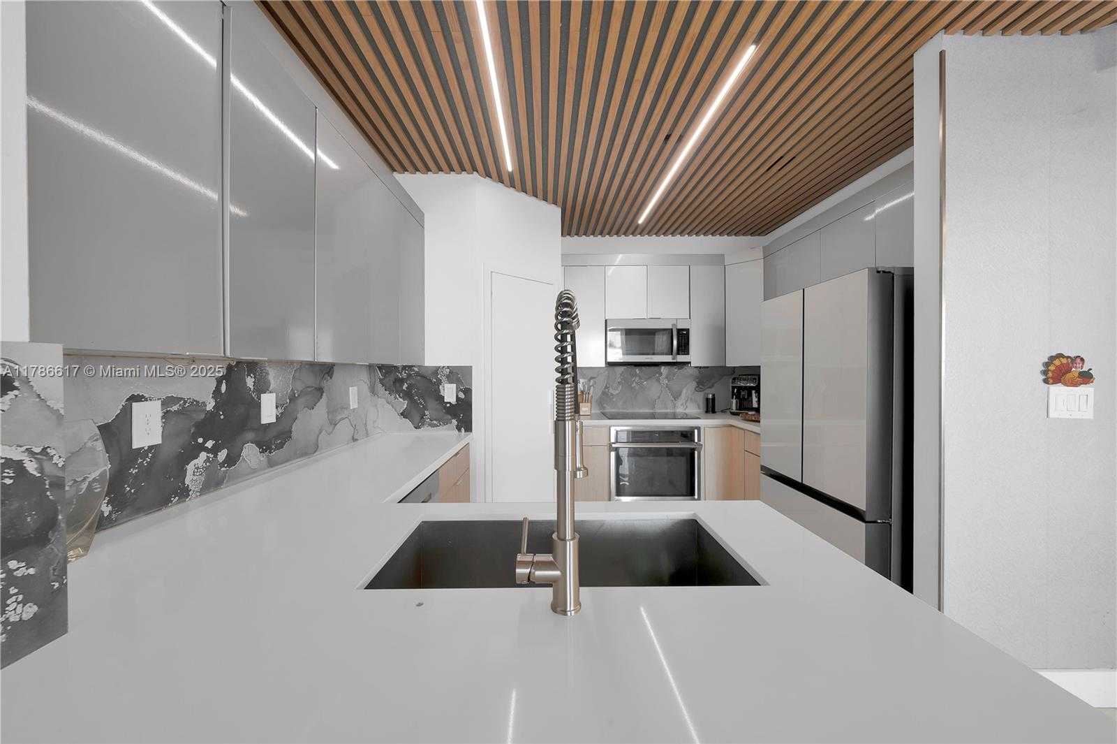 Small Image of 6694 NORTH WEST 107TH PL, Doral Number 18