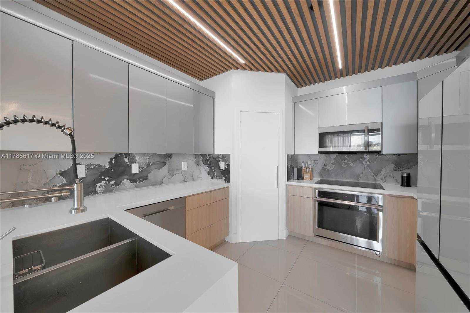 Small Image of 6694 NORTH WEST 107TH PL, Doral Number 19