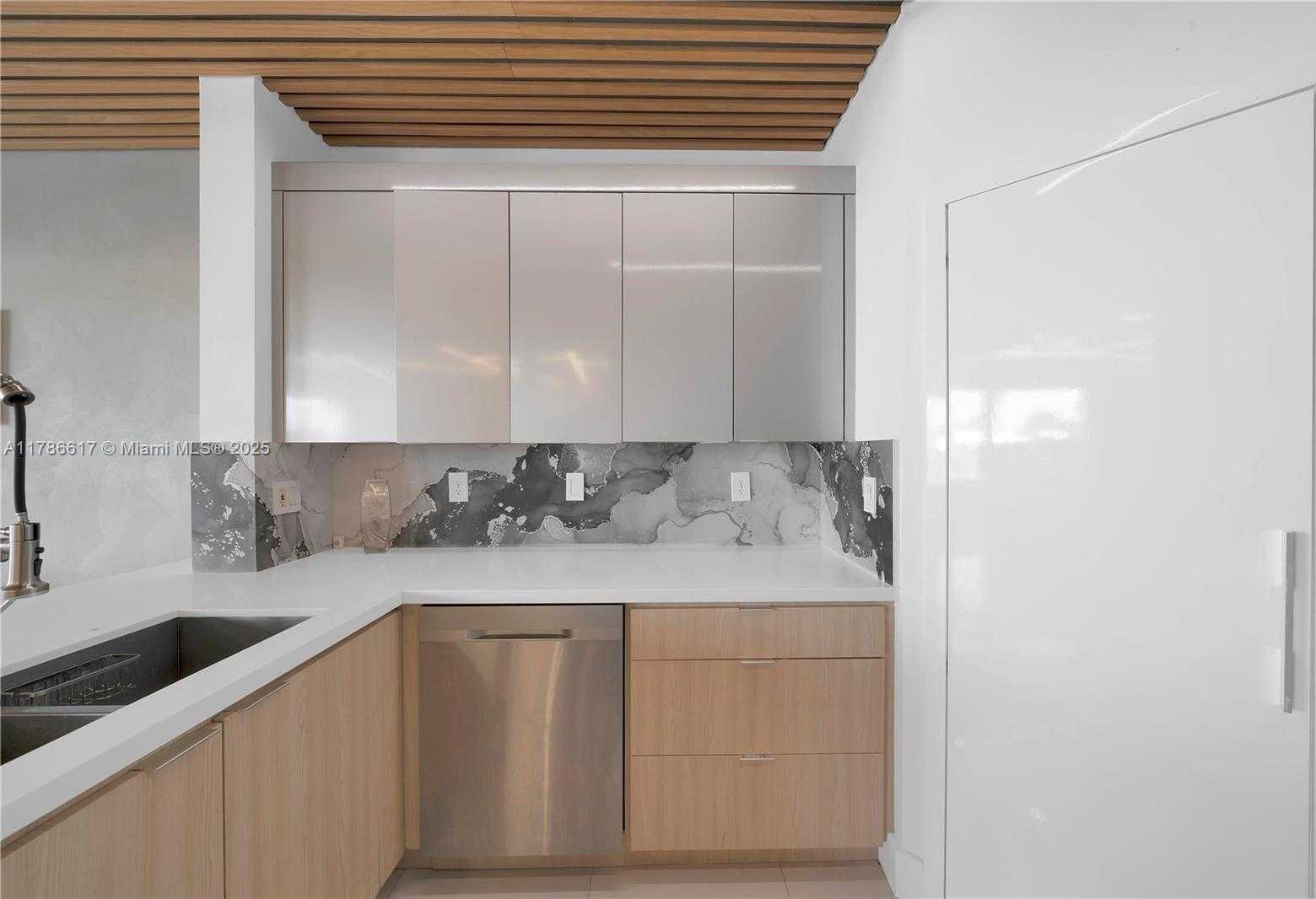 Small Image of 6694 NORTH WEST 107TH PL, Doral Number 20