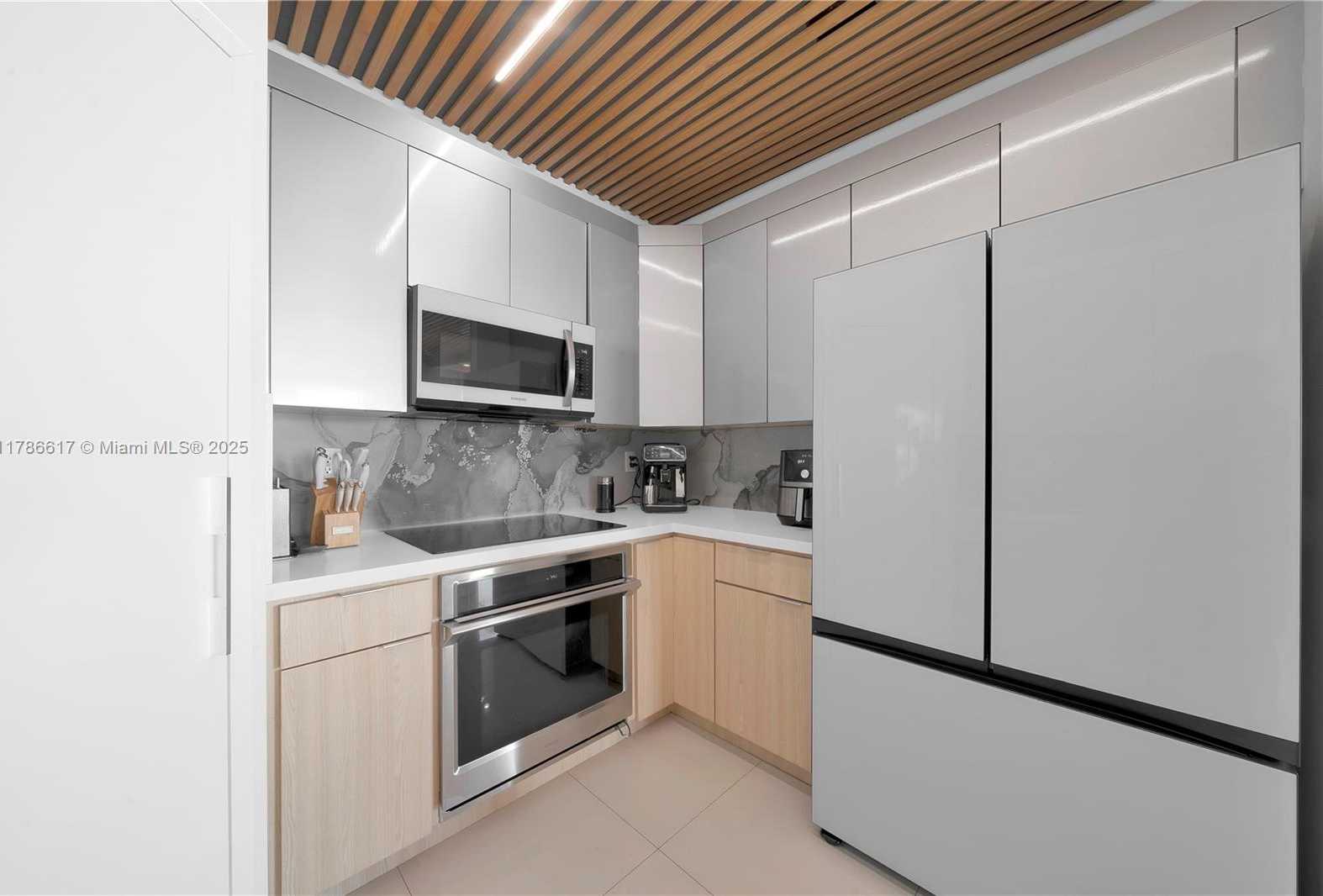 Small Image of 6694 NORTH WEST 107TH PL, Doral Number 21