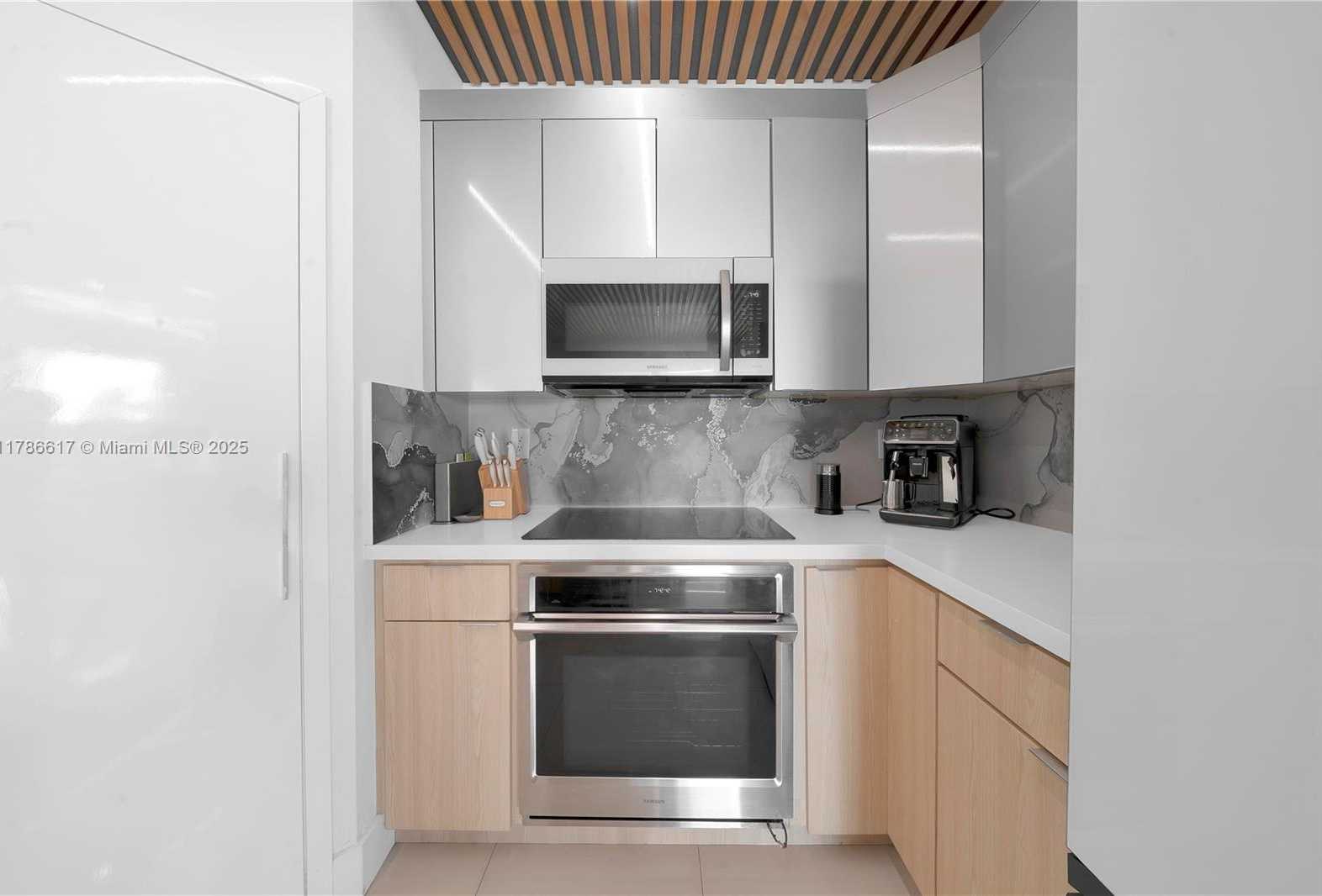 Small Image of 6694 NORTH WEST 107TH PL, Doral Number 22