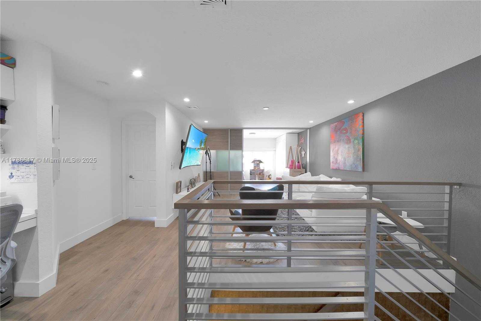 Small Image of 6694 NORTH WEST 107TH PL, Doral Number 27