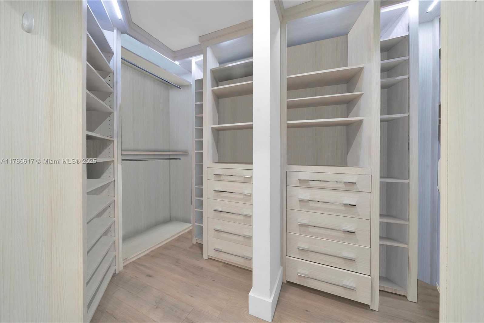 Small Image of 6694 NORTH WEST 107TH PL, Doral Number 40