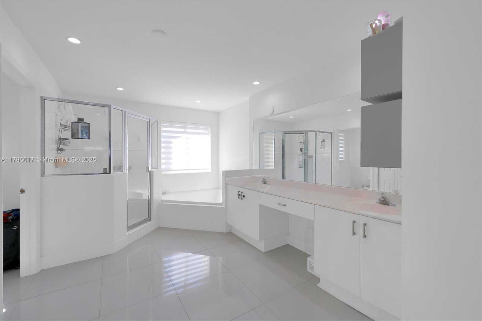 Small Image of 6694 NORTH WEST 107TH PL, Doral Number 42