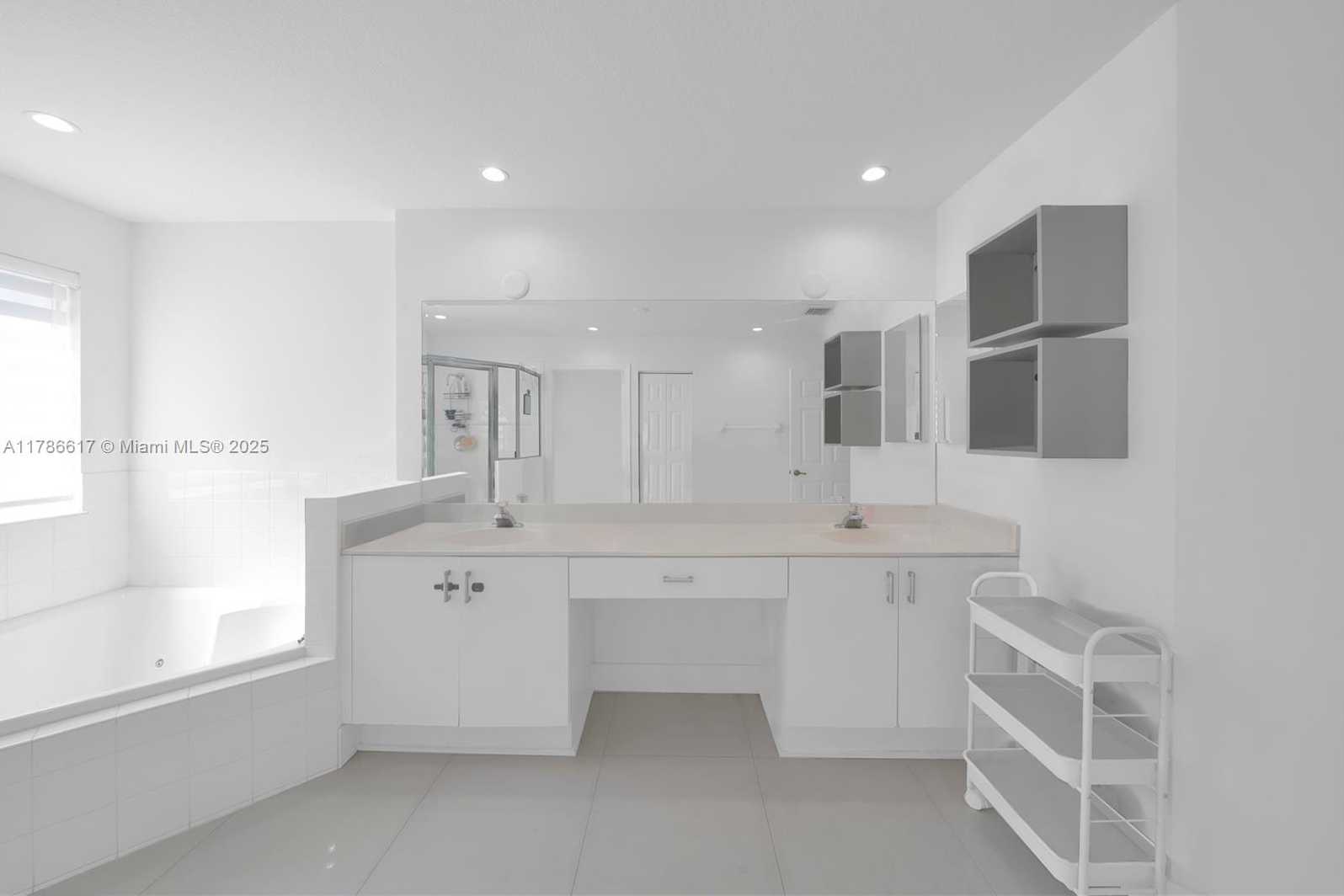 Small Image of 6694 NORTH WEST 107TH PL, Doral Number 43