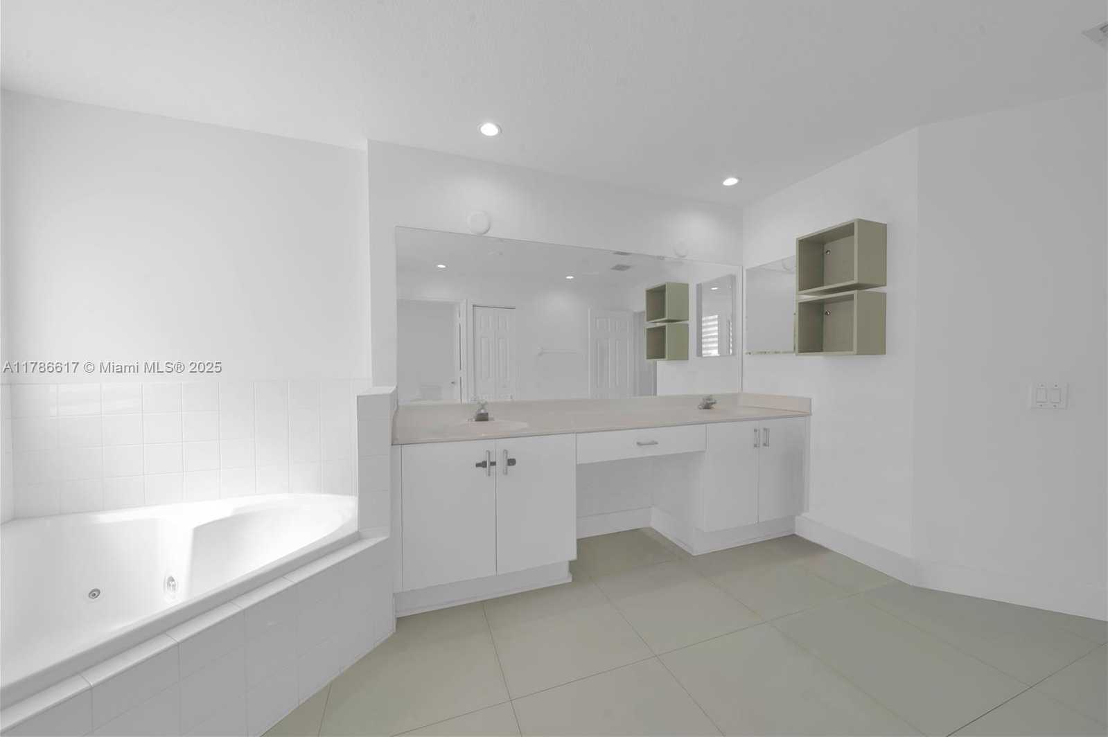 Small Image of 6694 NORTH WEST 107TH PL, Doral Number 44