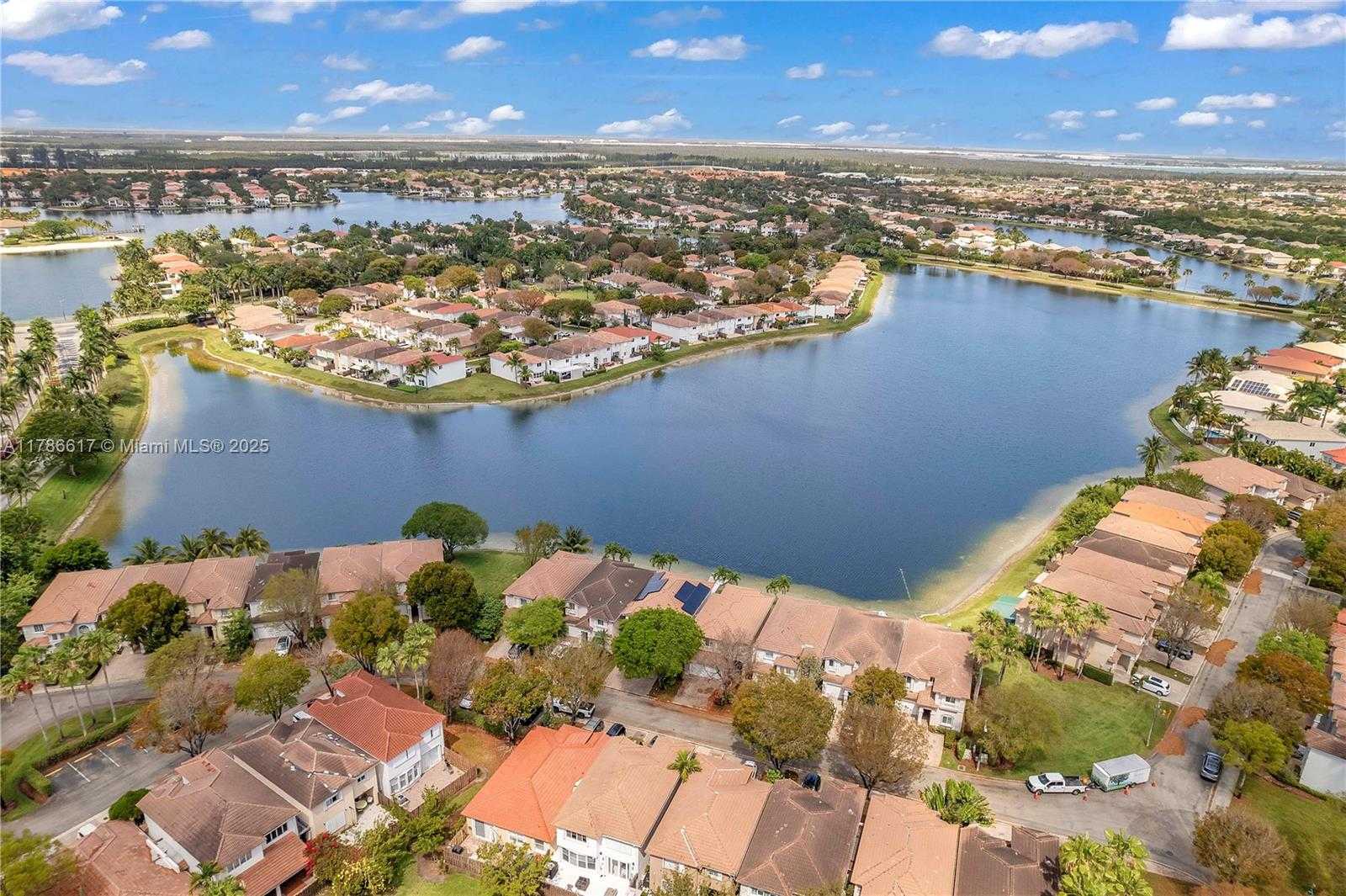 Small Image of 6694 NORTH WEST 107TH PL, Doral Number 64