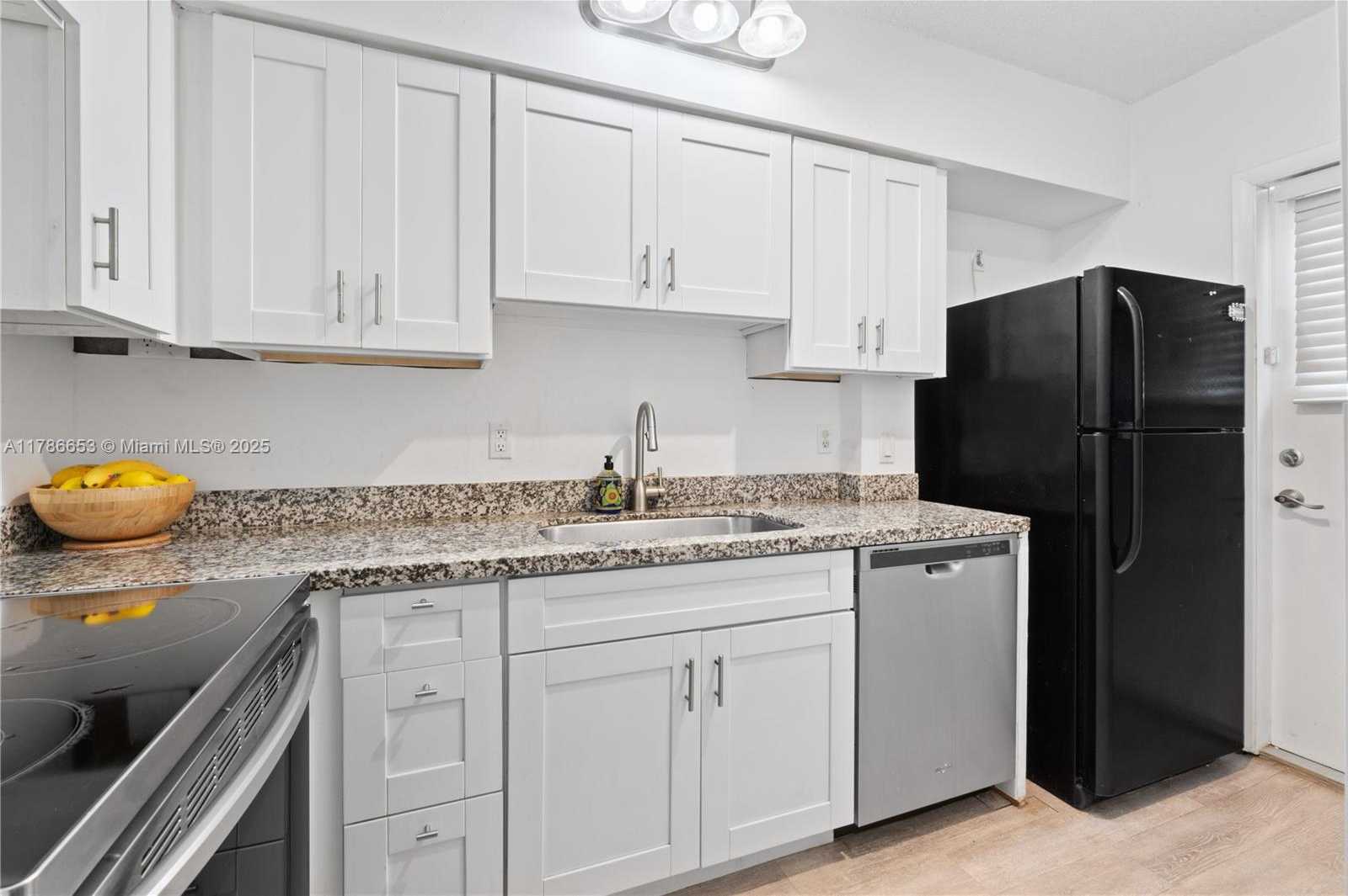 Small Image of 6580 SANTONA ST #A42, Coral Gables Number 4