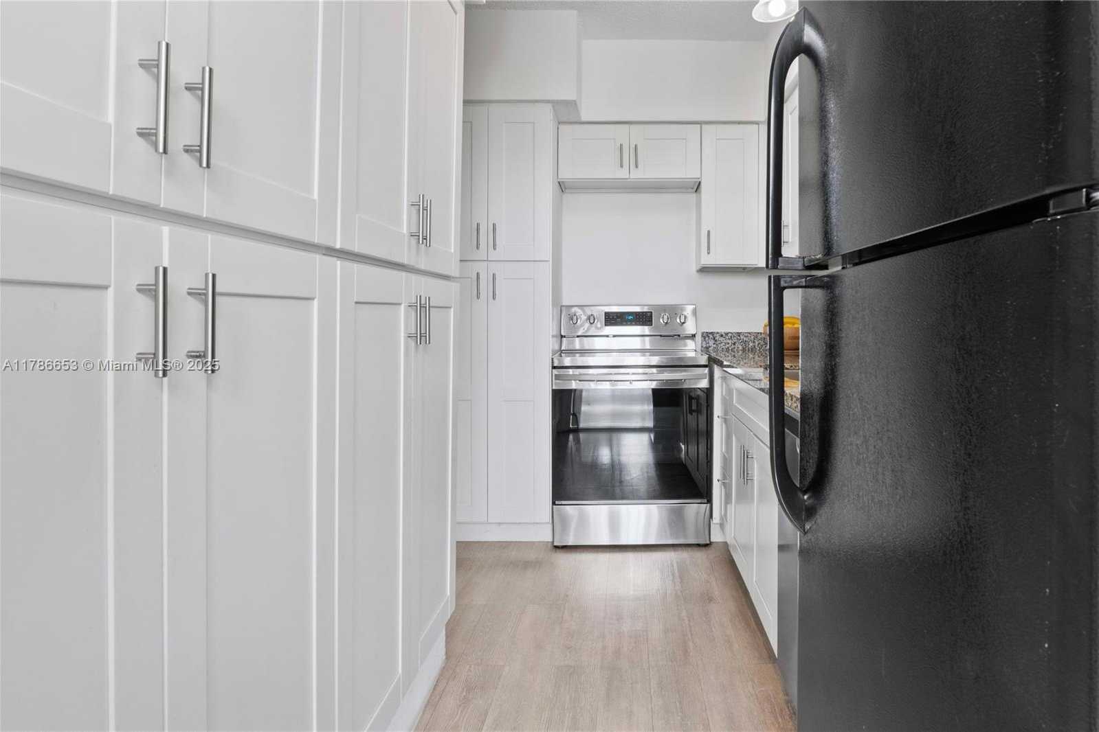 Small Image of 6580 SANTONA ST #A42, Coral Gables Number 5