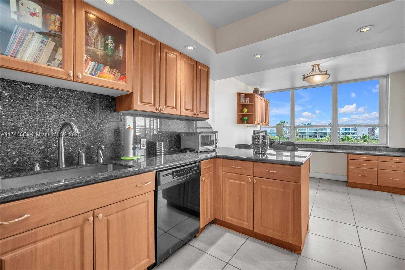 Small Image of 11 ISLAND AVE #512, Miami Beach Number 7