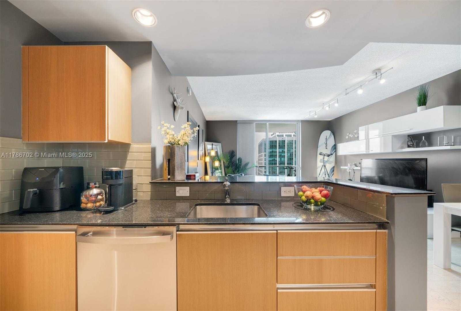 Small Image of 1060 BRICKELL AVE #3003, Miami Number 10