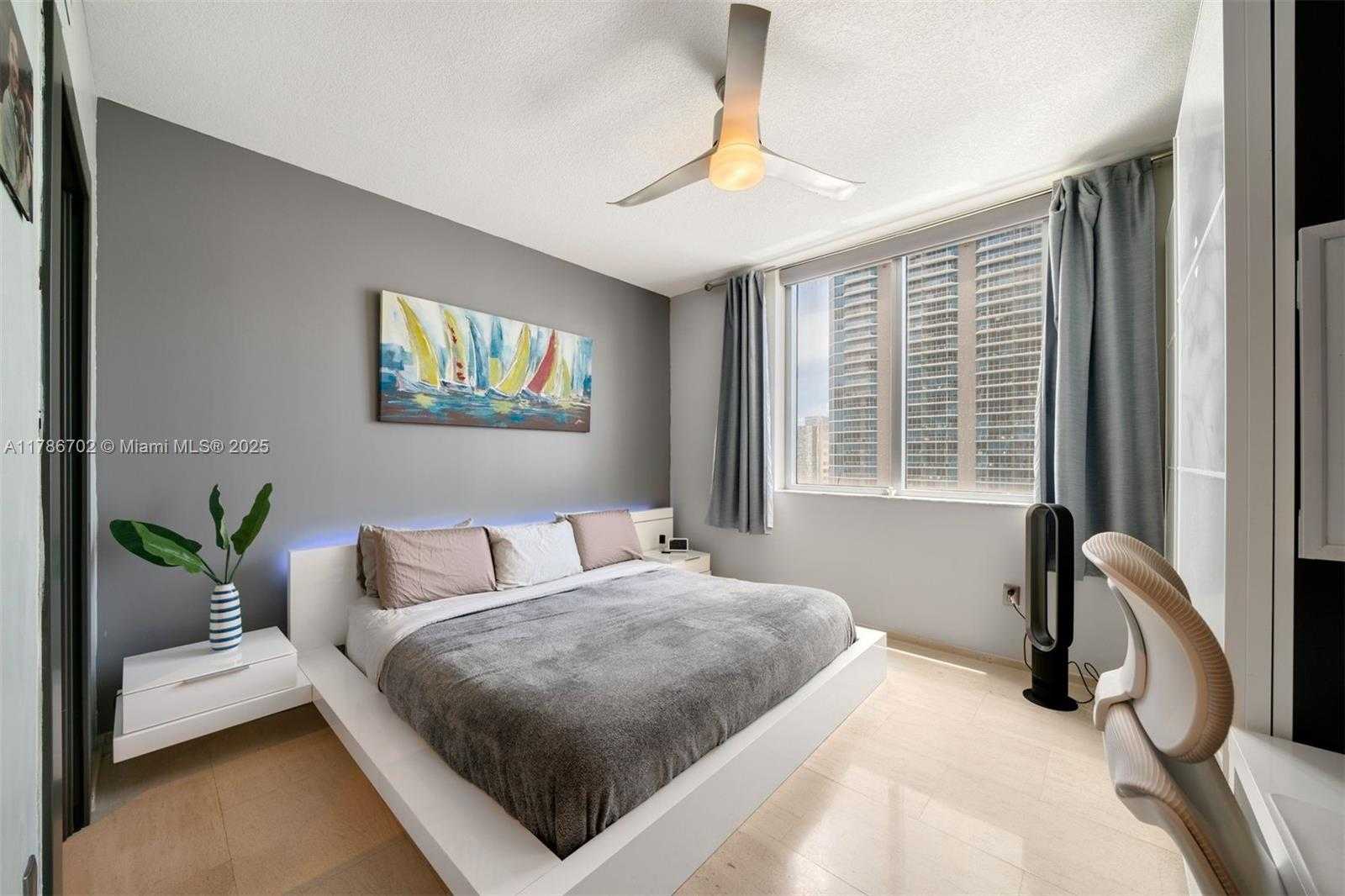 Small Image of 1060 BRICKELL AVE #3003, Miami Number 12