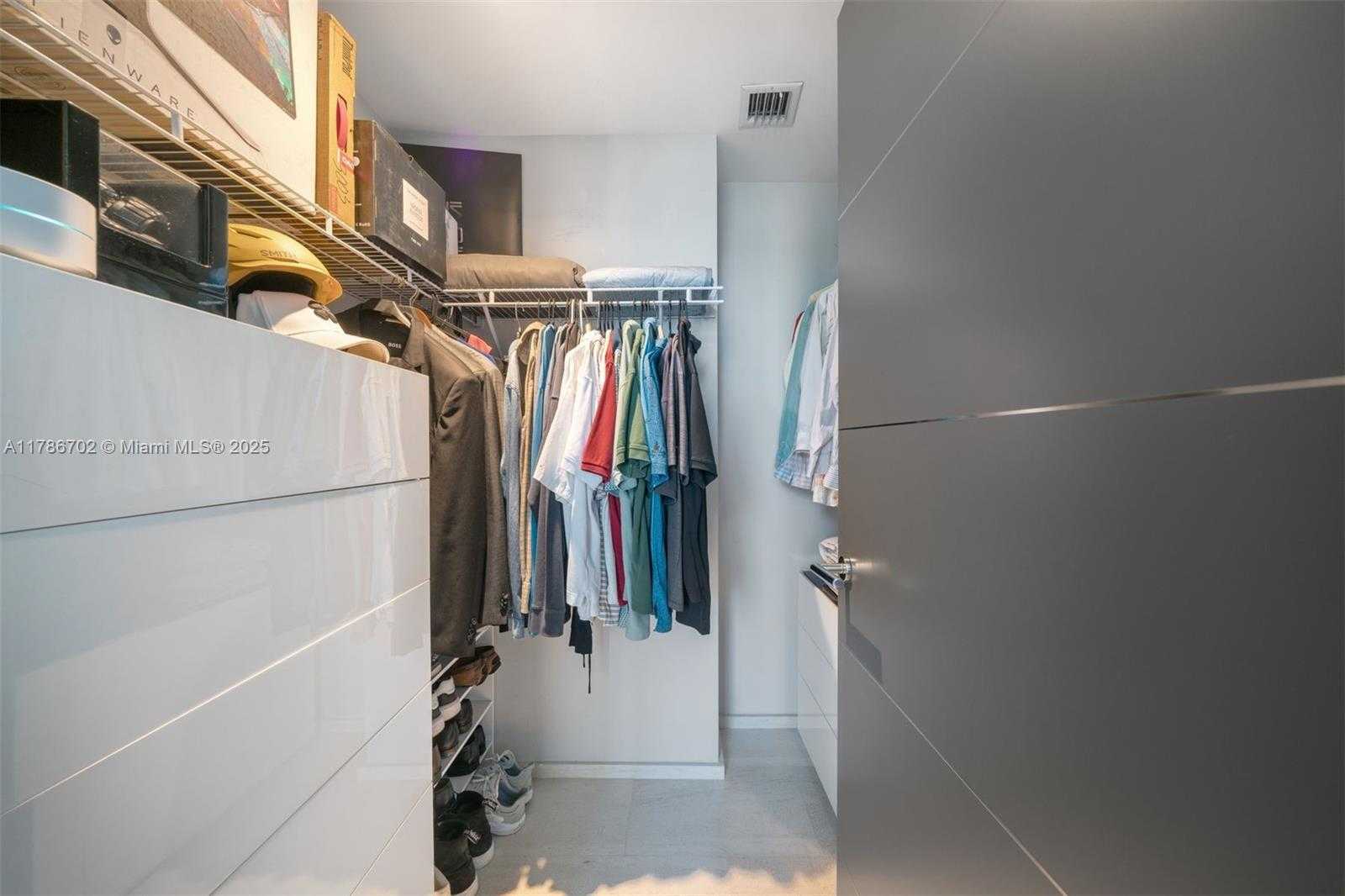 Small Image of 1060 BRICKELL AVE #3003, Miami Number 14