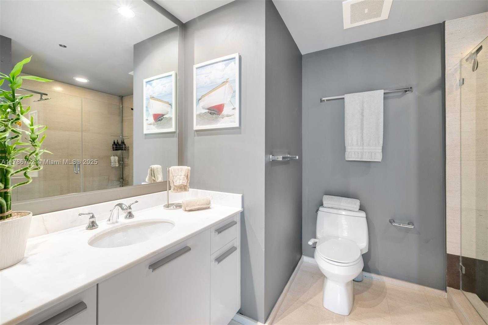 Small Image of 1060 BRICKELL AVE #3003, Miami Number 16