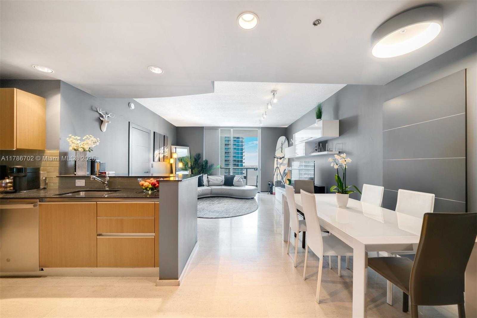 Small Image of 1060 BRICKELL AVE #3003, Miami Number 2