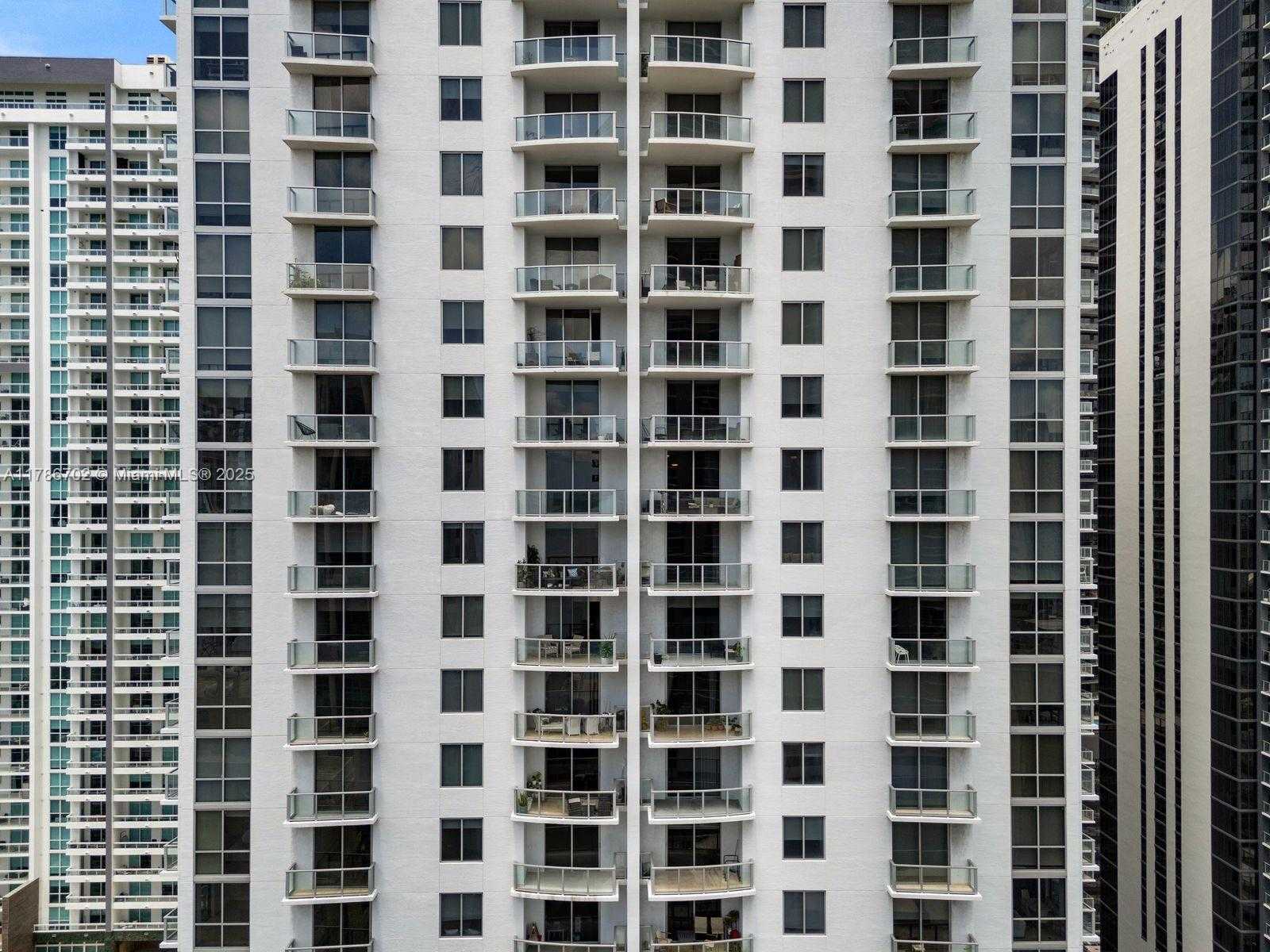 Small Image of 1060 BRICKELL AVE #3003, Miami Number 25