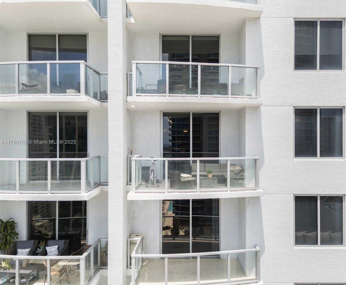 Small Image of 1060 BRICKELL AVE #3003, Miami Number 30