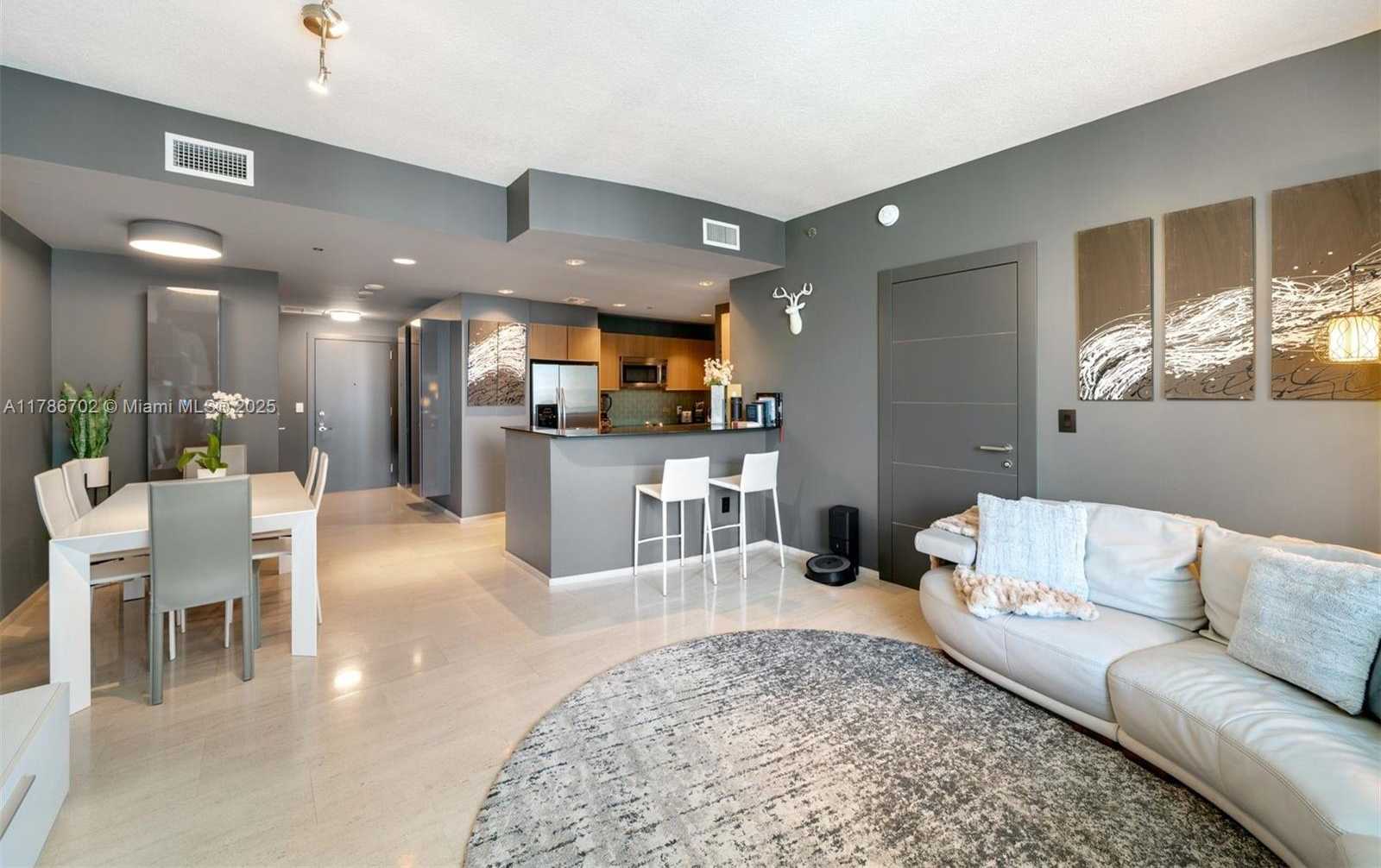 Small Image of 1060 BRICKELL AVE #3003, Miami Number 4