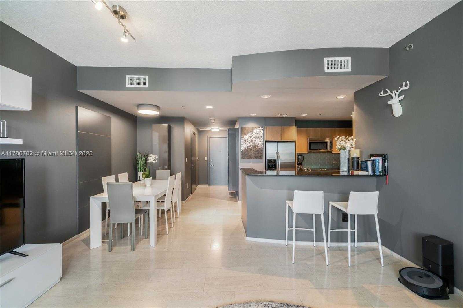 Small Image of 1060 BRICKELL AVE #3003, Miami Number 5