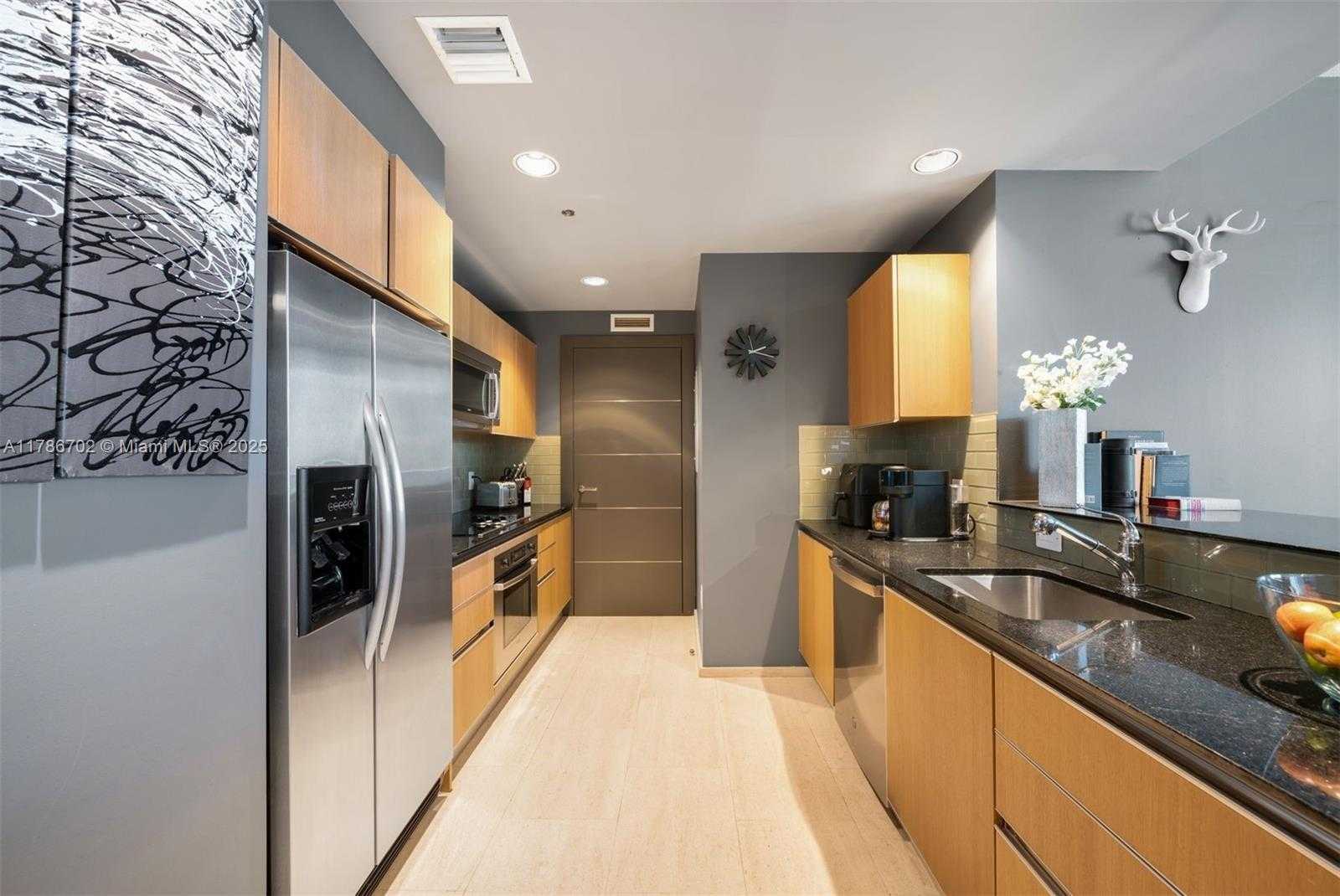 Small Image of 1060 BRICKELL AVE #3003, Miami Number 7