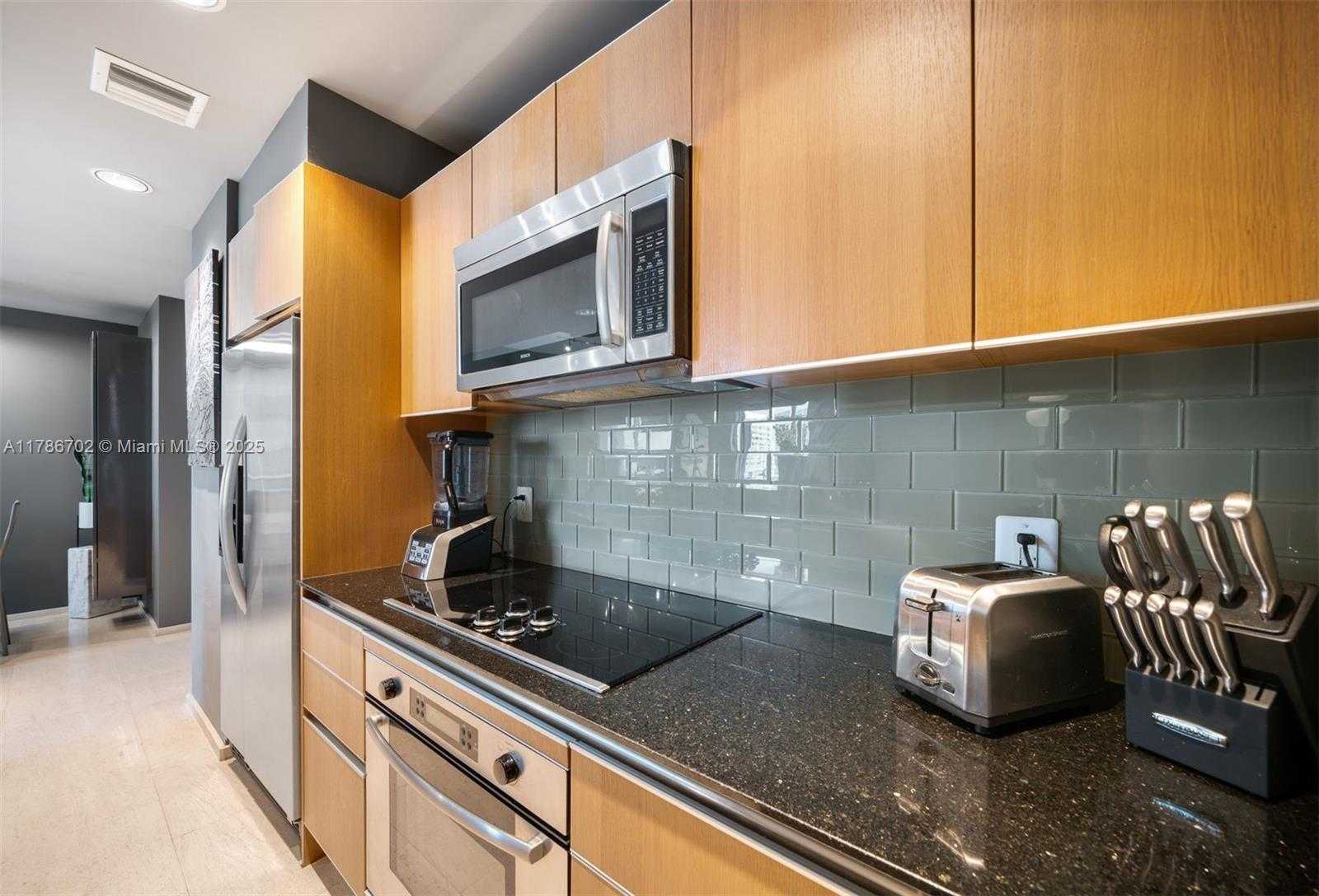 Small Image of 1060 BRICKELL AVE #3003, Miami Number 8