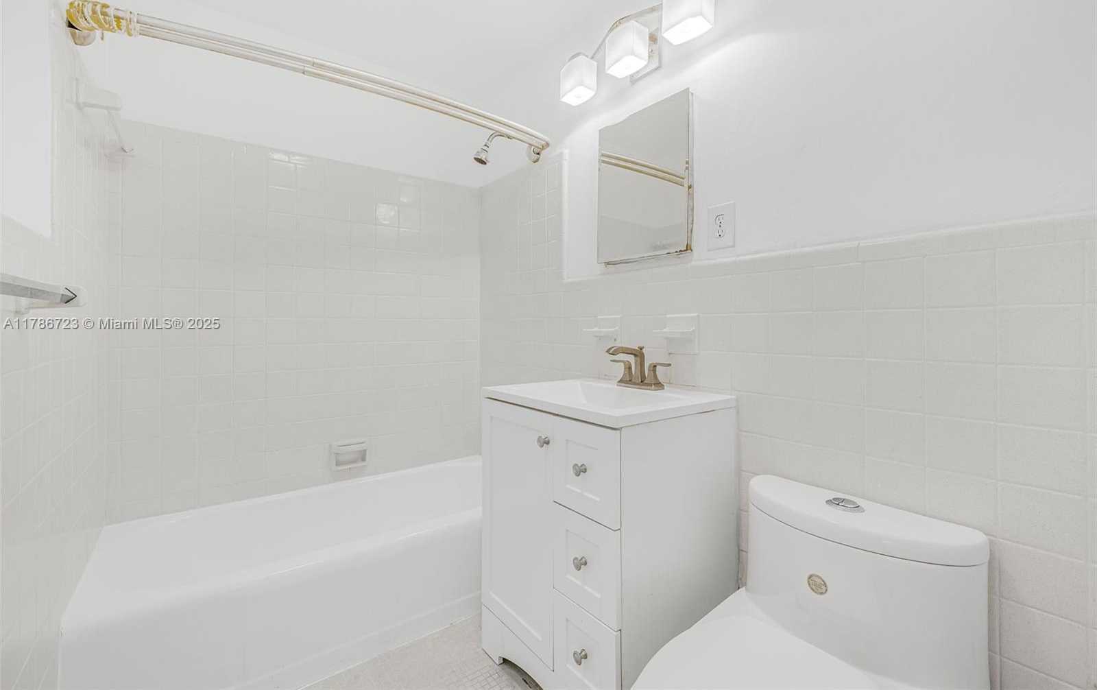 Small Image of 6580 SANTONA ST #A18, Coral Gables Number 14