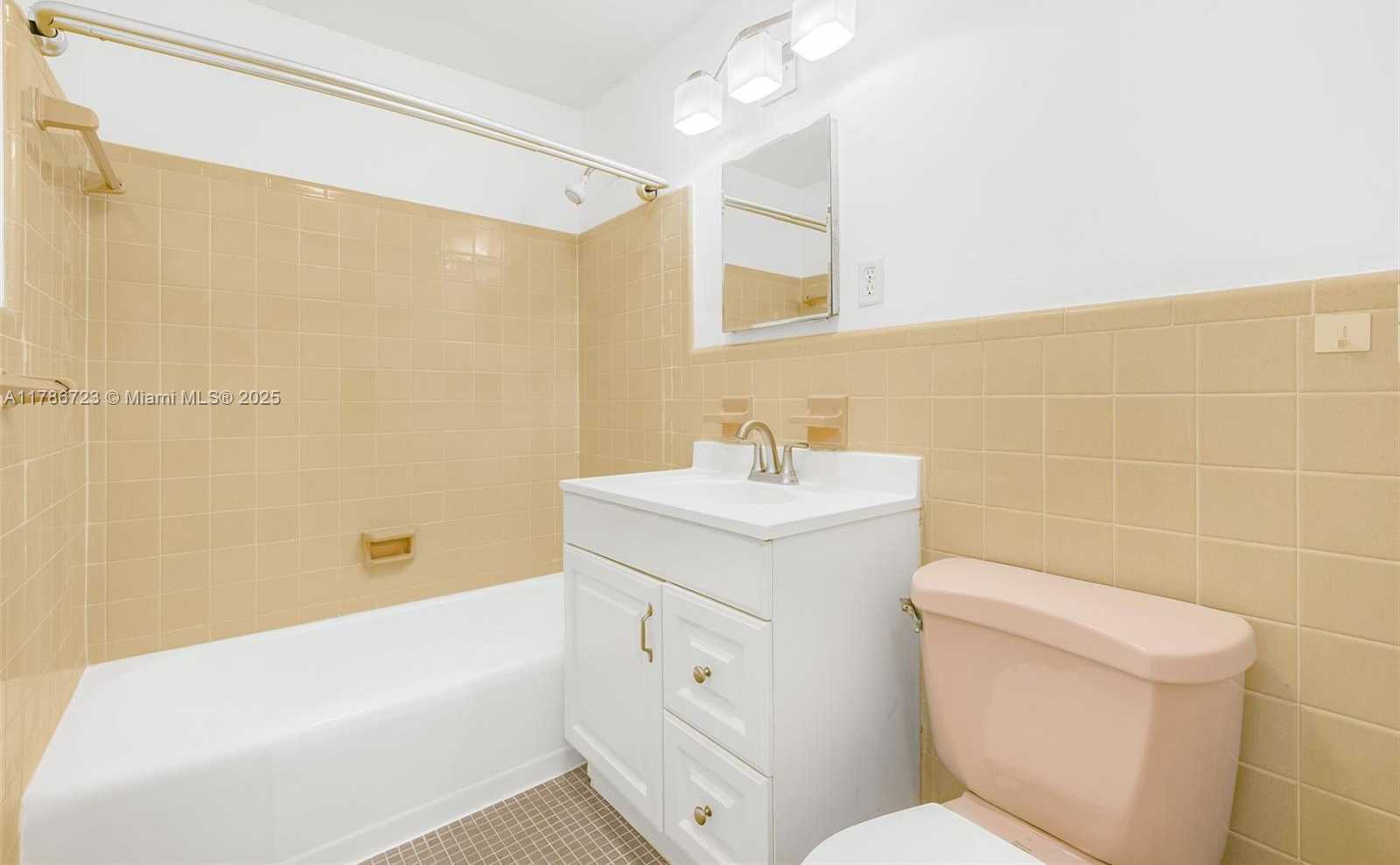 Small Image of 6580 SANTONA ST #A18, Coral Gables Number 19
