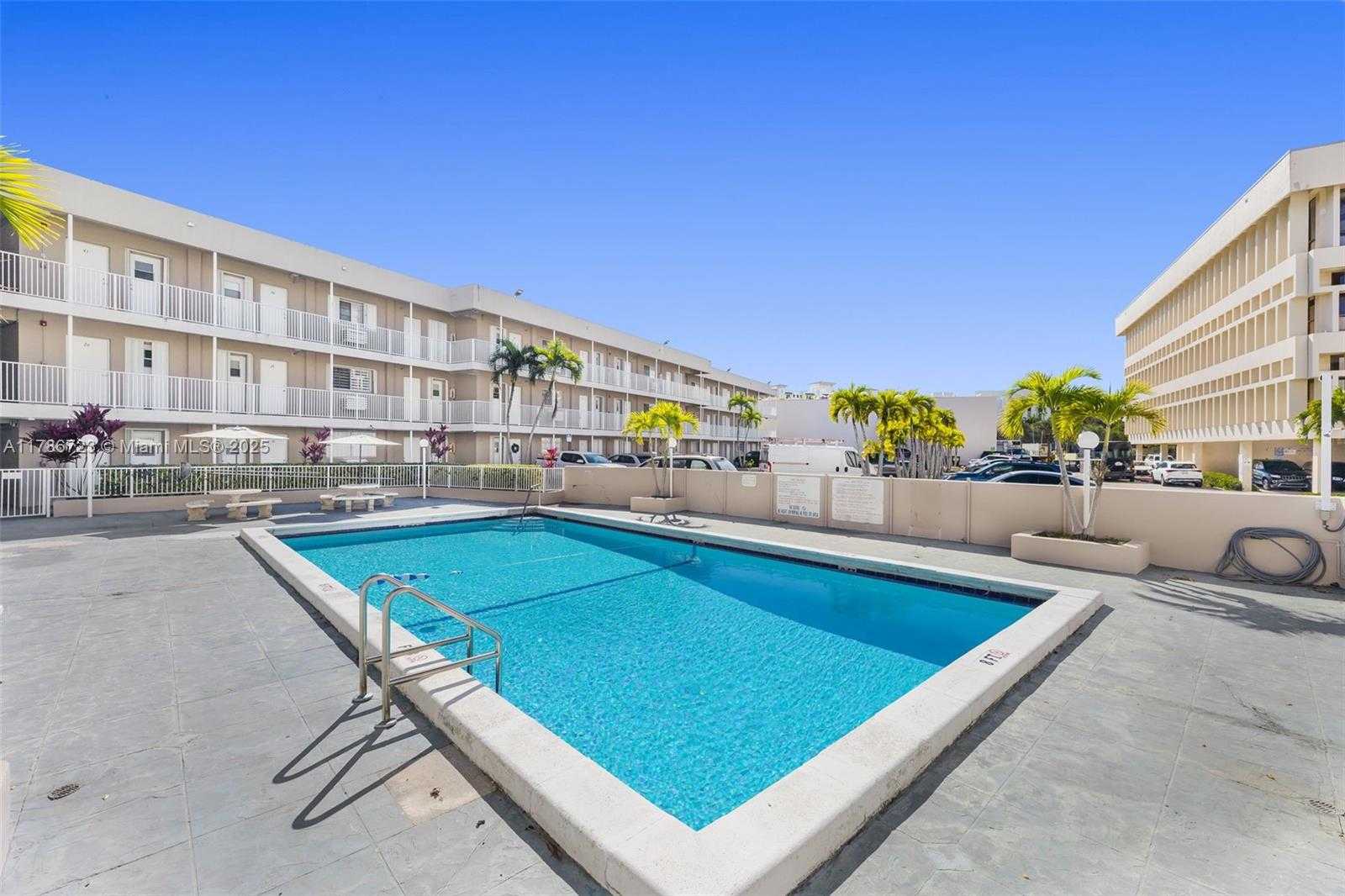 Small Image of 6580 SANTONA ST #A18, Coral Gables Number 23