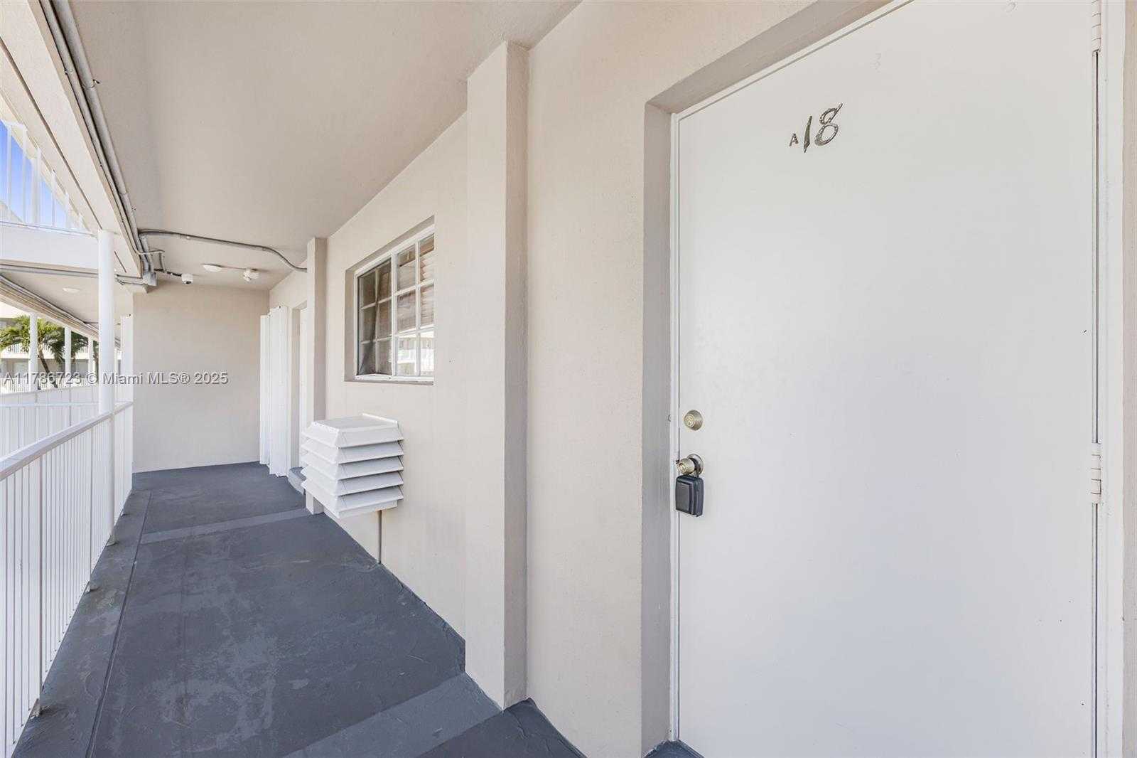 Small Image of 6580 SANTONA ST #A18, Coral Gables Number 24