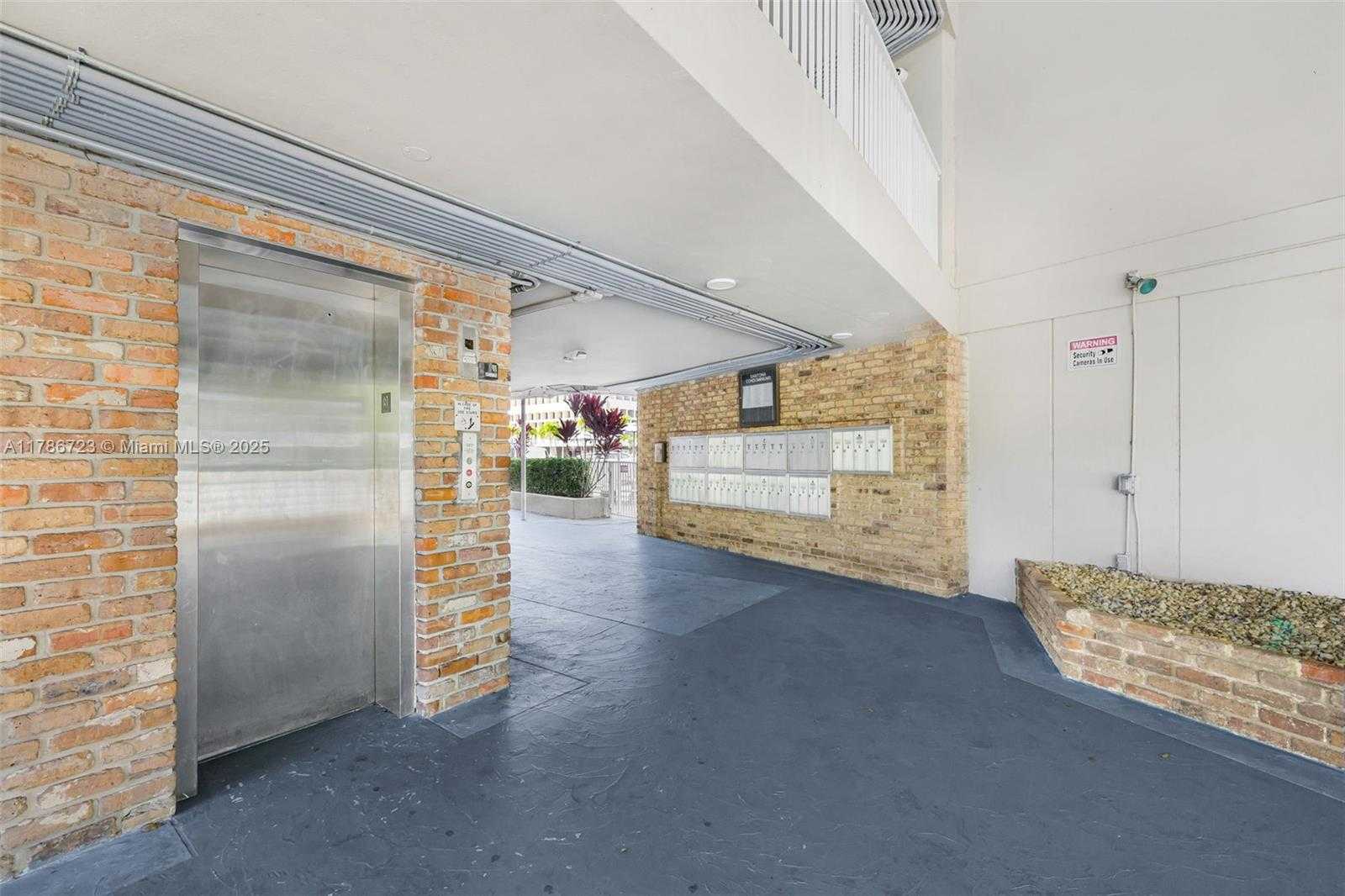 Small Image of 6580 SANTONA ST #A18, Coral Gables Number 25
