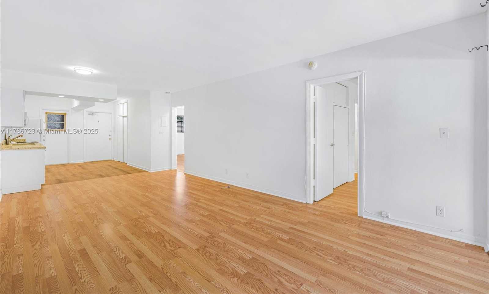 Small Image of 6580 SANTONA ST #A18, Coral Gables Number 9