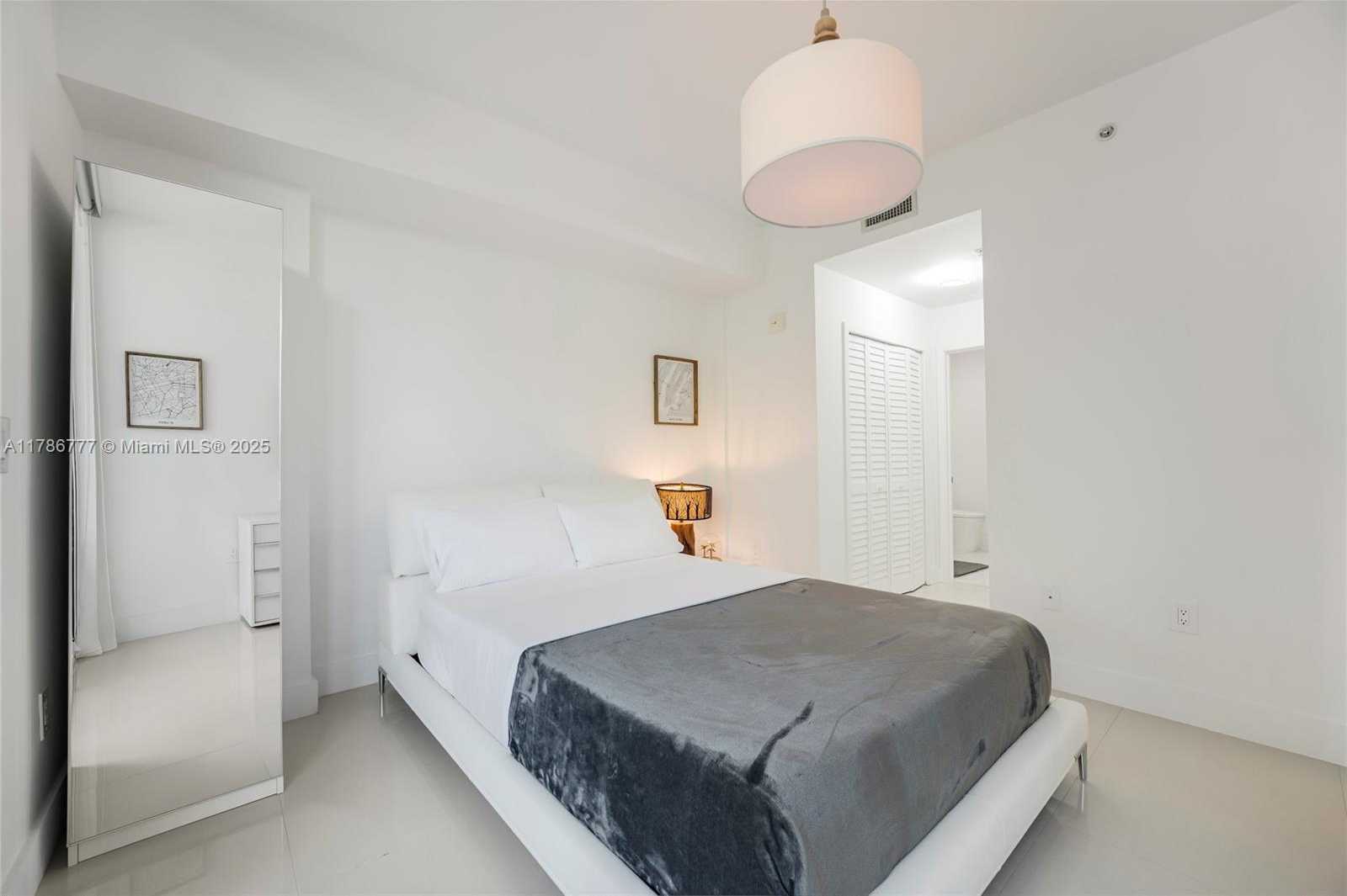 Small Image of 2020 PRAIRIE AVE #205, Miami Beach Number 13