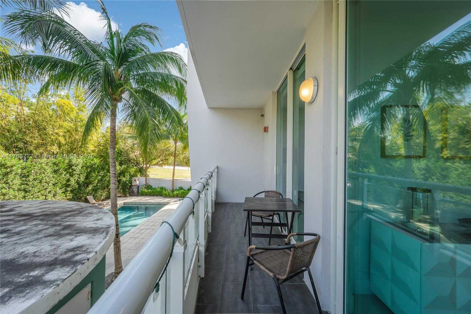Small Image of 2020 PRAIRIE AVE #205, Miami Beach Number 14