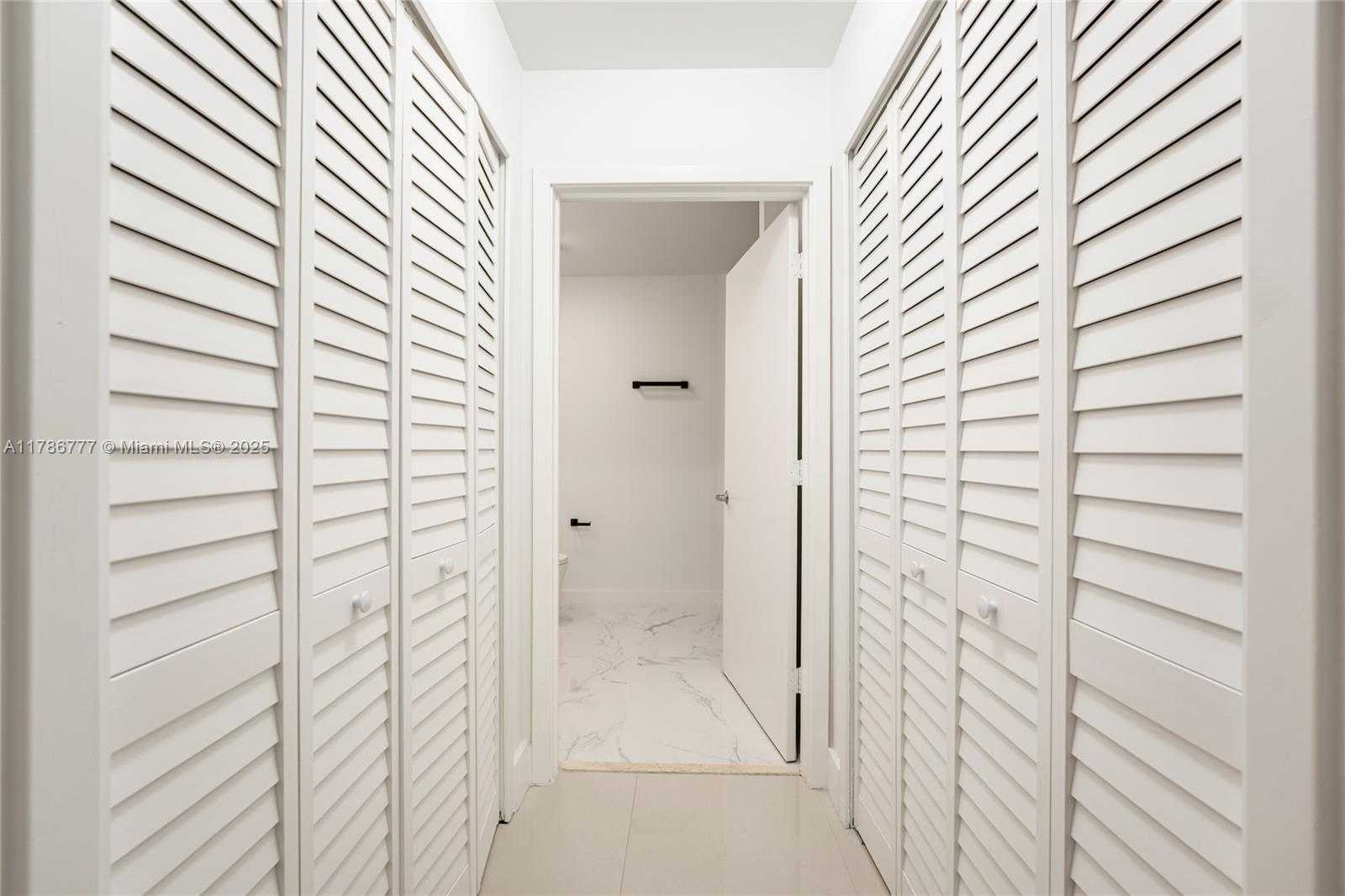 Small Image of 2020 PRAIRIE AVE #205, Miami Beach Number 15