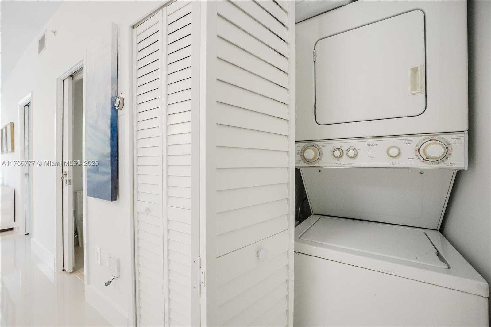Small Image of 2020 PRAIRIE AVE #205, Miami Beach Number 16