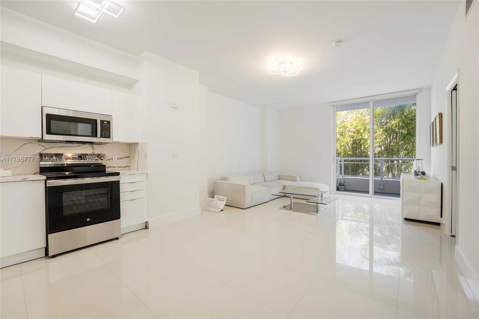 Small Image of 2020 PRAIRIE AVE #205, Miami Beach Number 5
