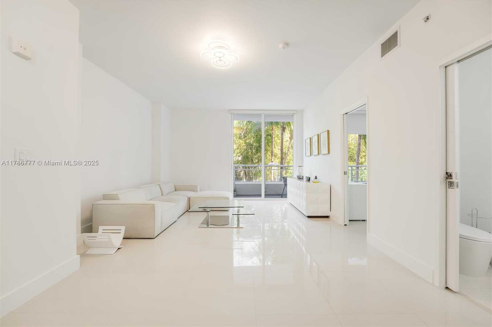 Small Image of 2020 PRAIRIE AVE #205, Miami Beach Number 6