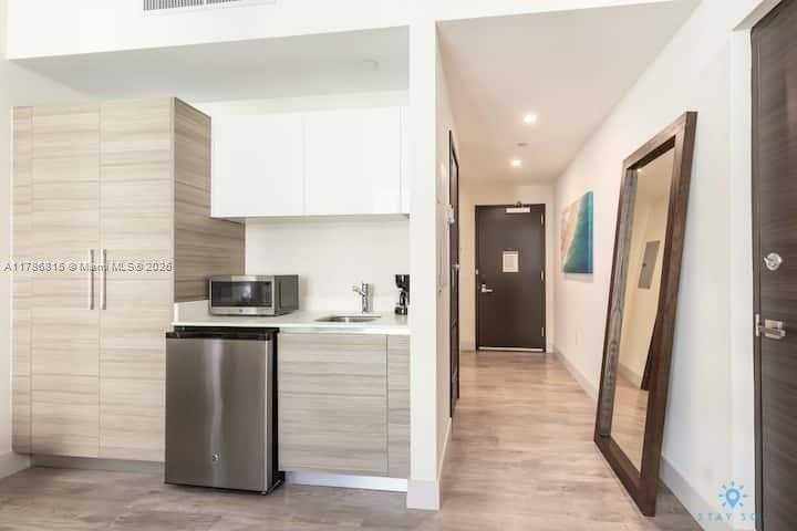 Small Image of 777 NORTH OCEAN DR #S330, Hollywood Number 4