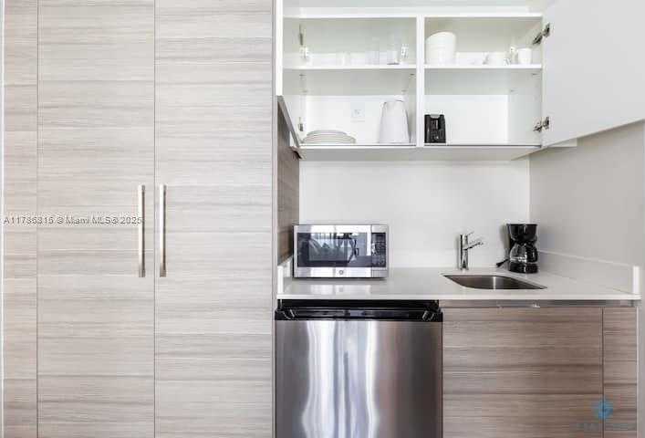 Small Image of 777 NORTH OCEAN DR #S330, Hollywood Number 6
