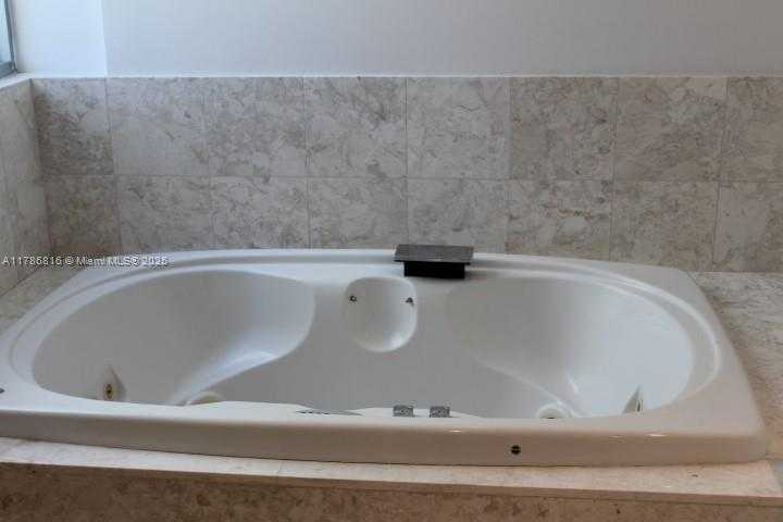 Small Image of 1331 BRICKELL BAY DR #2108, Miami Number 24