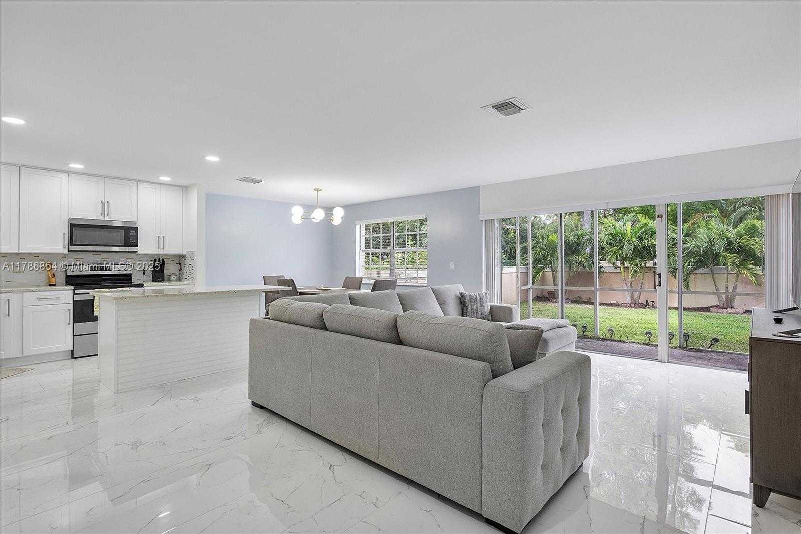 Small Image of 5001 RIVERSIDE DR #303, Coral Springs Number 11
