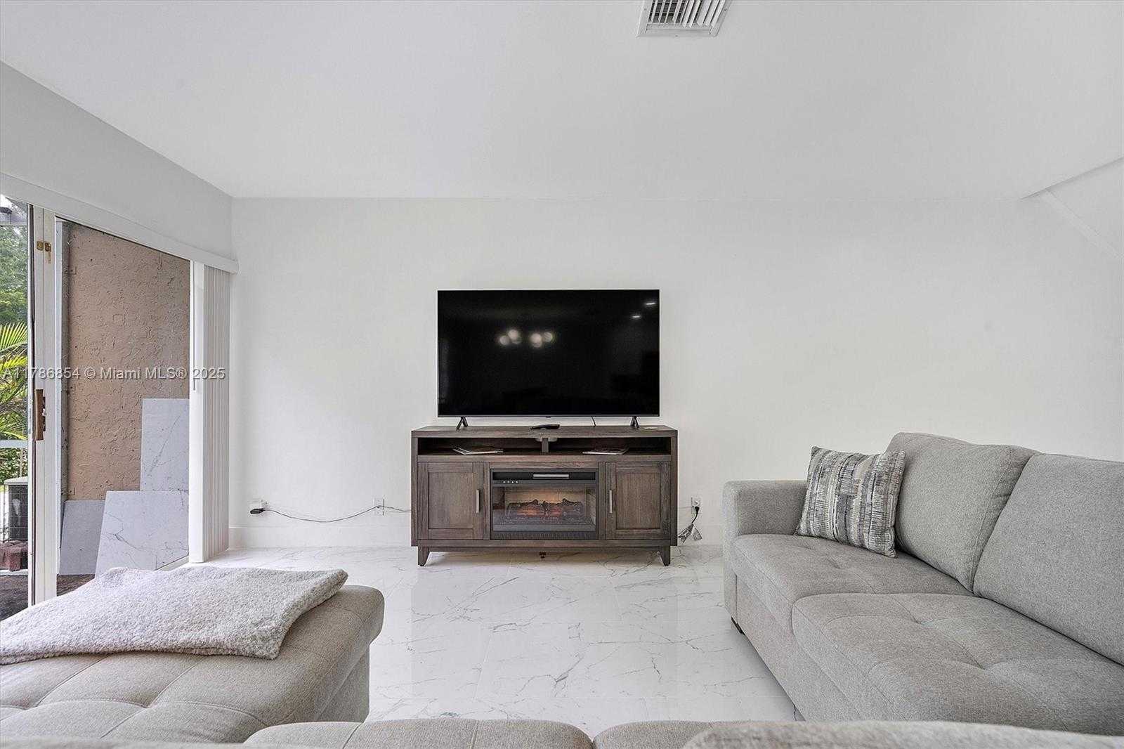 Small Image of 5001 RIVERSIDE DR #303, Coral Springs Number 14