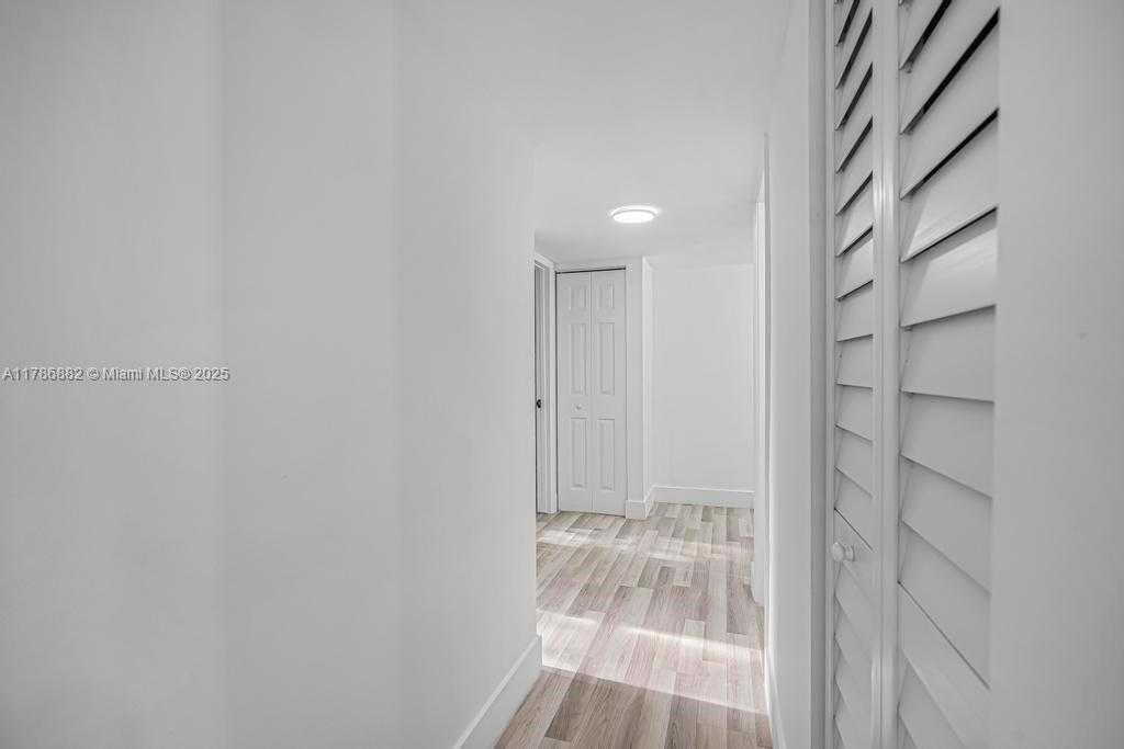 Small Image of 110 FONTAINEBLEAU BLVD #202, Miami Number 11