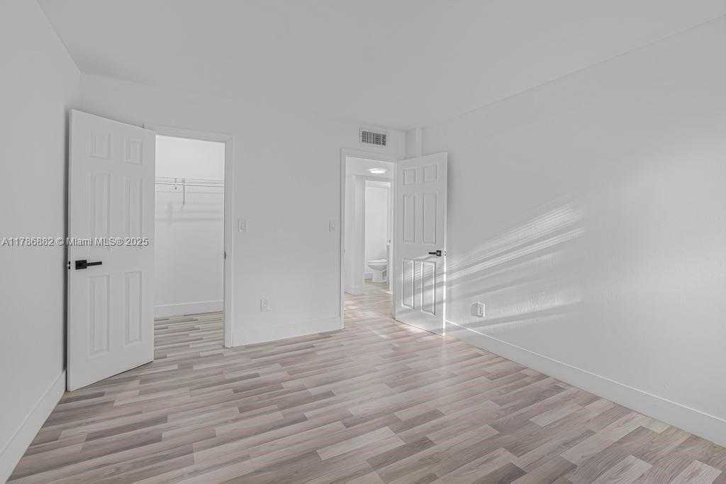 Small Image of 110 FONTAINEBLEAU BLVD #202, Miami Number 13
