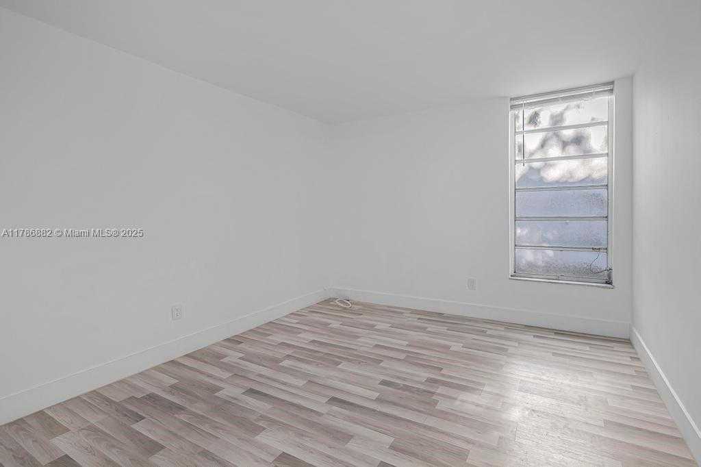 Small Image of 110 FONTAINEBLEAU BLVD #202, Miami Number 14