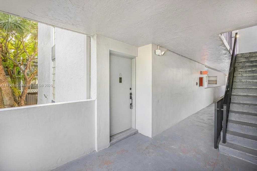 Small Image of 110 FONTAINEBLEAU BLVD #202, Miami Number 17