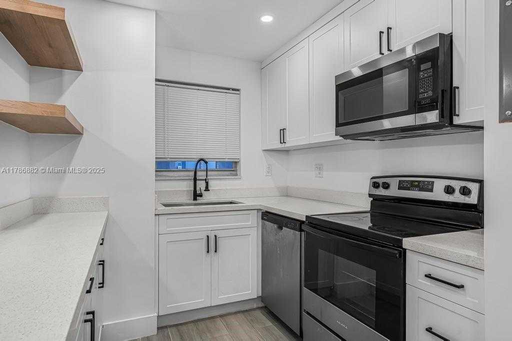 Small Image of 110 FONTAINEBLEAU BLVD #202, Miami Number 4