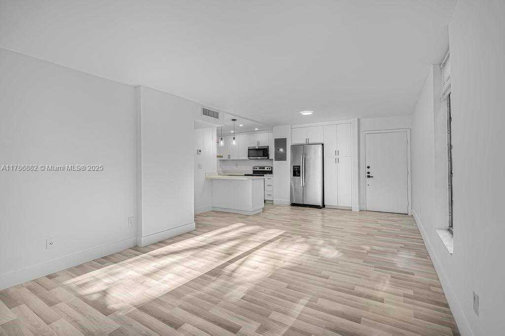 Small Image of 110 FONTAINEBLEAU BLVD #202, Miami Number 6